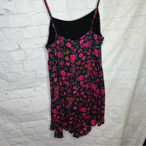 All In Favor Black Fuchsia Floral Print Ruffle Romper Size Large - Picture 6 of 9